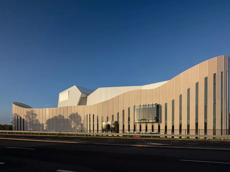 Per què és important l'edifici del teatre d'estructura d'acer a l'arquitectura moderna?