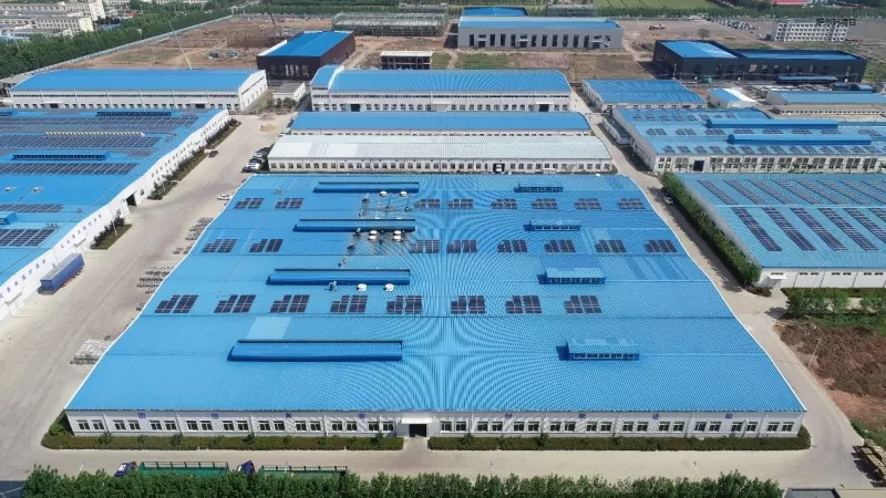 Com es va aconseguir l'estructura de gran abast de l'edifici de construcció de la fàbrica de peces de vestir de marc d'acer?
