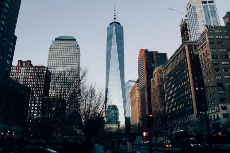 Com és la famosa construcció de la torre financera de marc d'acer?